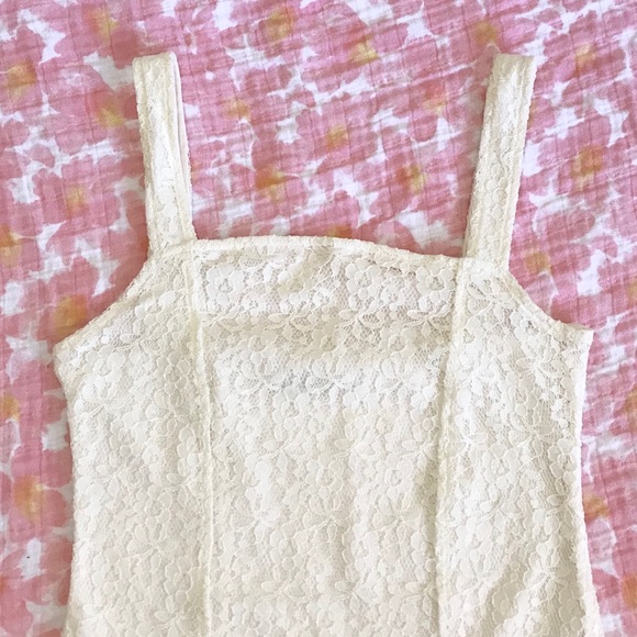 Mini Bodycon Lace Dress - Picture 3 of 8